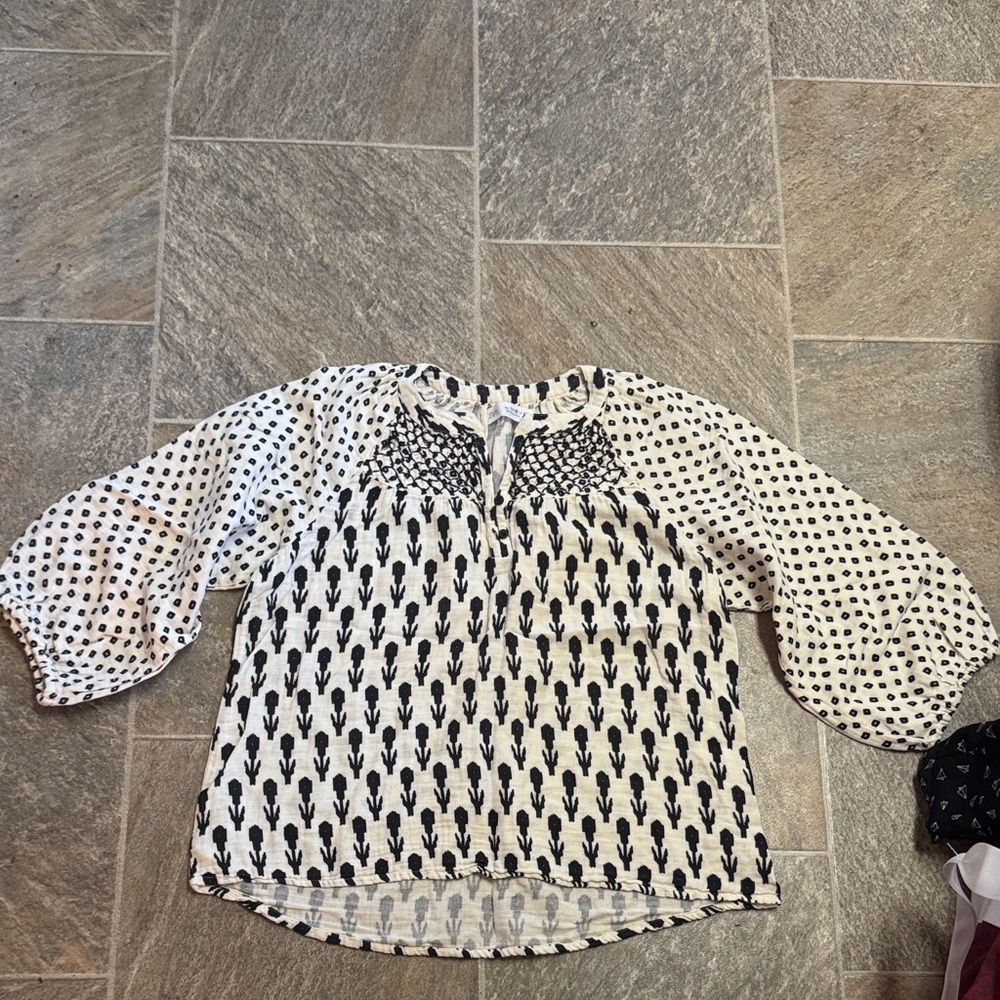 Zara Black and White Patterned Blouse